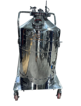 PRESSURE VESSEL WITH TROLLEY